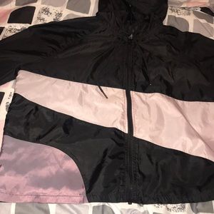 Black cropped wind breaker